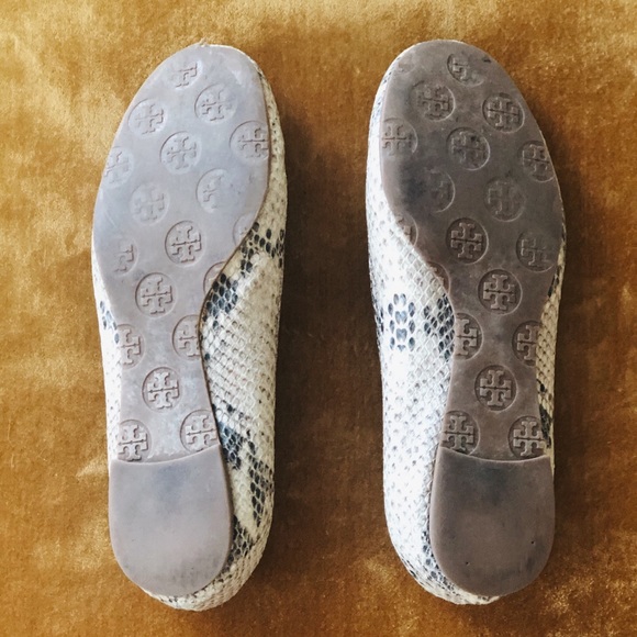 Tory Burch snakeskin flats size 7 - Picture 3 of 3